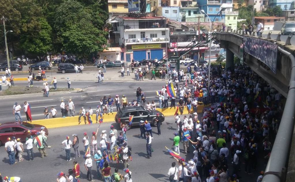 Opositores a Maduro alistan la "madre de todas las marchas" en Venezuela 