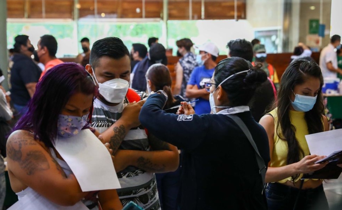 Vacunación de "la chaviza" genera grandes concentraciones en Cuauhtémoc