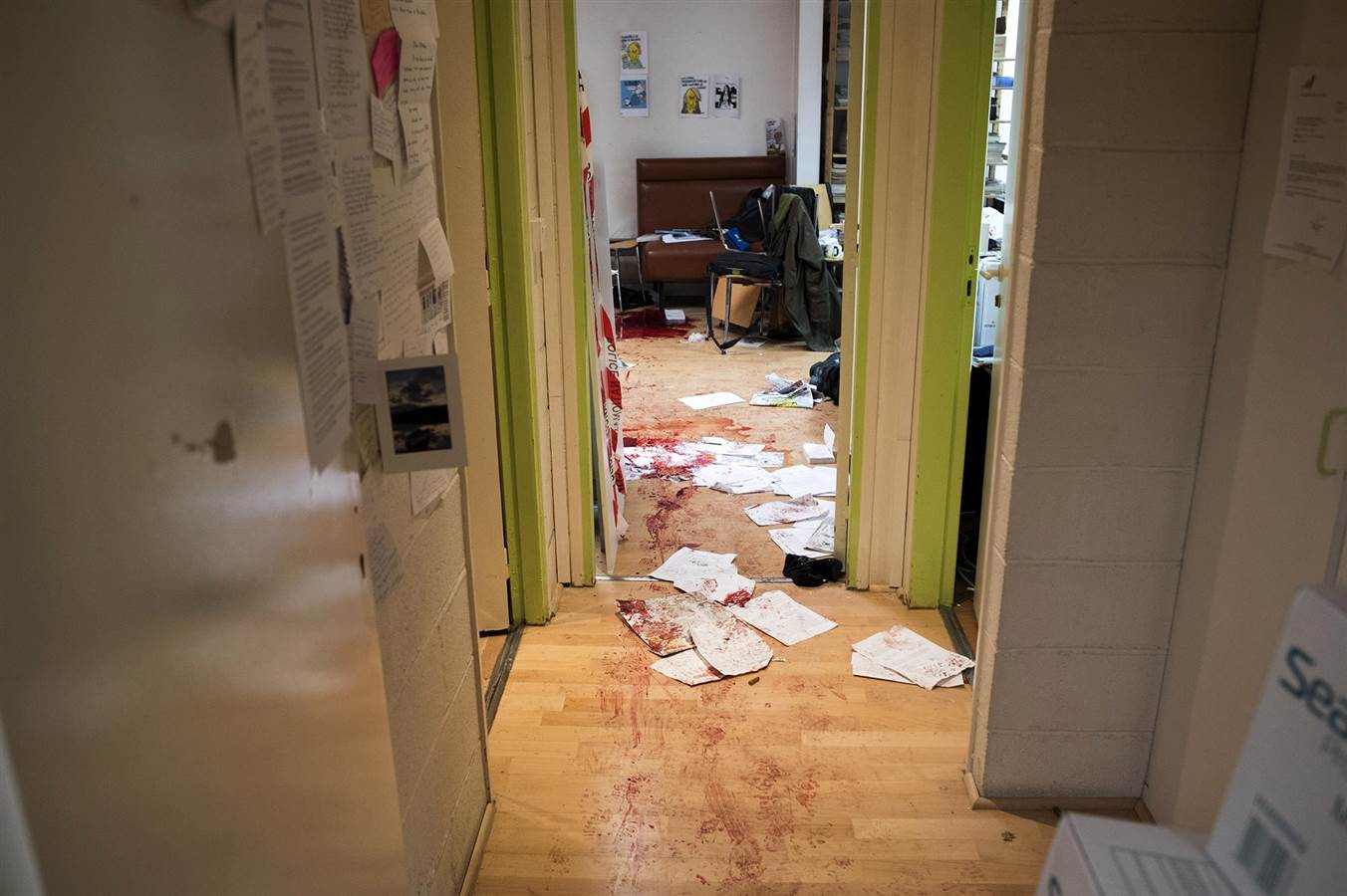 Doce muertos en un atentado en la revista ‘Charlie Hebdo’ en París "comillas"