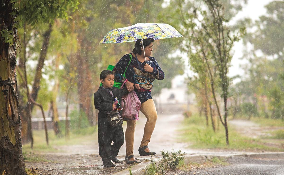 Nuevo León suspende clases en turno matutino por fuertes lluvias; medida aplica para preescolar, primaria y secundaria