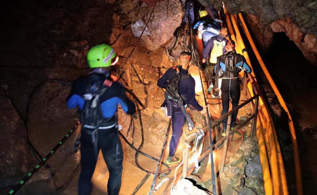 “No se culpen”, dicen padres a niños tailandeses atrapados en cueva
