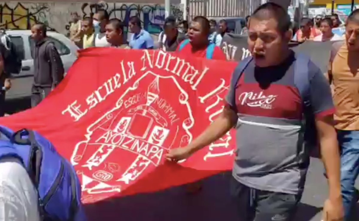 Normalistas de Ayotzinapa protestan en Guerrero por asesinato de Yanqui Khotan
