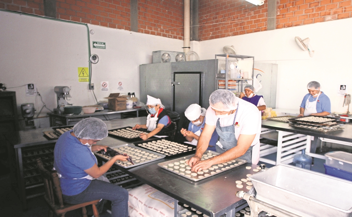 Reciben apoyos 1,233 microempresarios de Puebla para enfrentar crisis por Covid-19