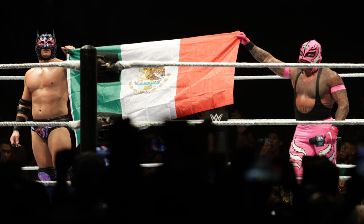 Rey Mysterio y Dragon Lee, triunfan en el Supershow de la WWE en la Ciudad de México