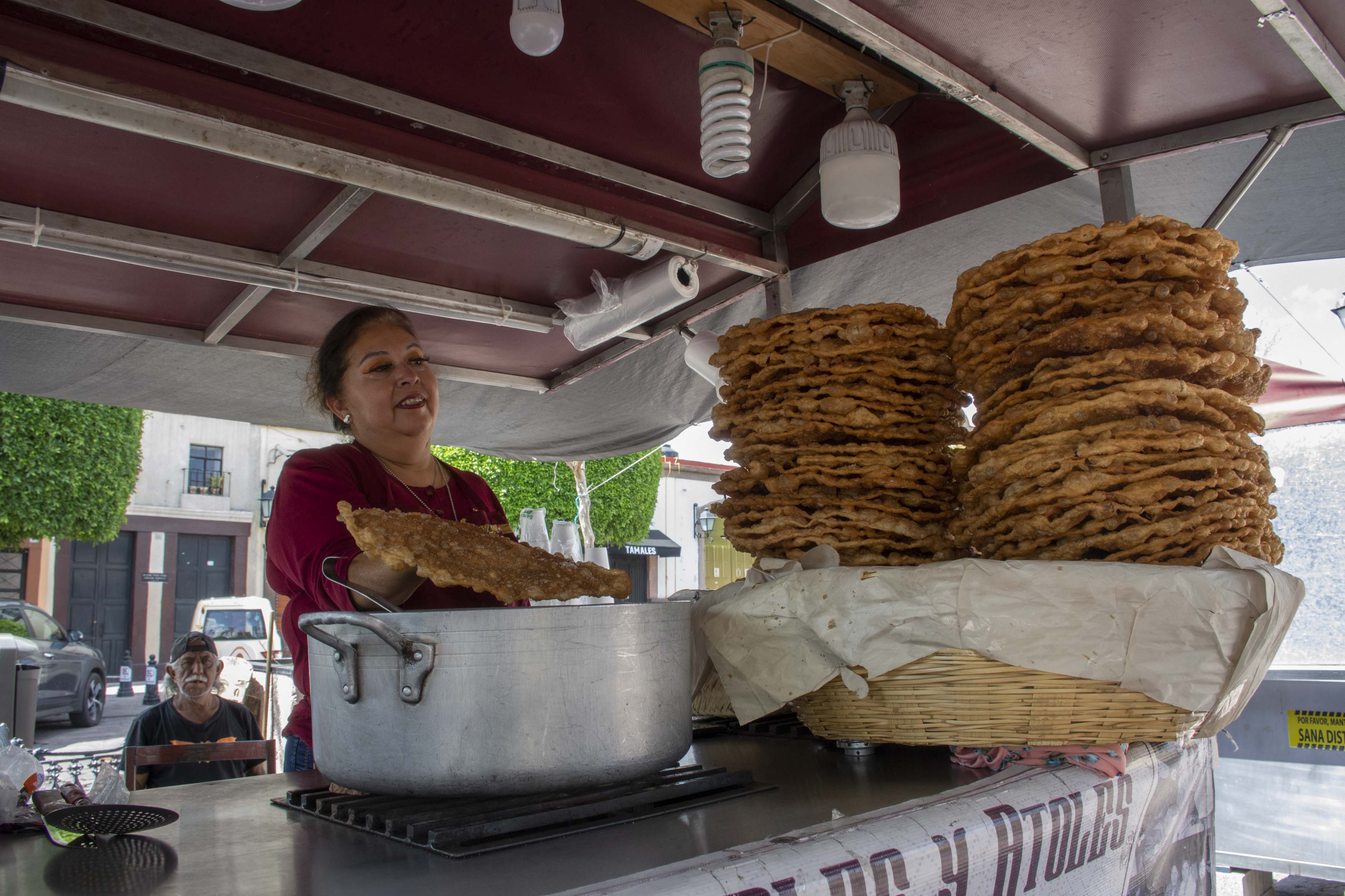 Preparación de buñuelos, tradición de más de 40 años