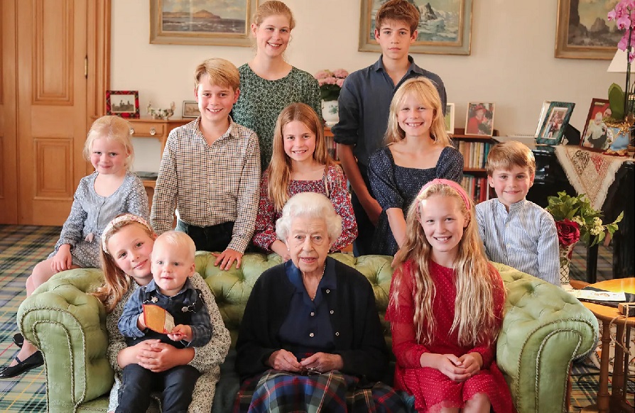Revelan foto nunca antes vista de la reina Isabel II en lo que habría sido su cumpleaños 97