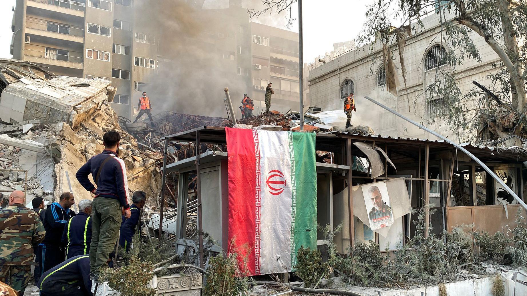 Sube a 16 muertos el saldo del bombardeo en el consulado de Irán en Siria