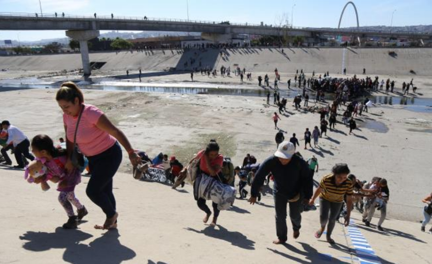 Deporta México a 98 migrantes que intentaron cruzar la frontera