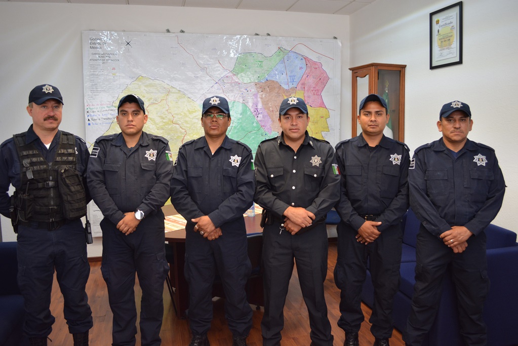Ascenderán a policías que salvaron a joven suicida en Atizapán