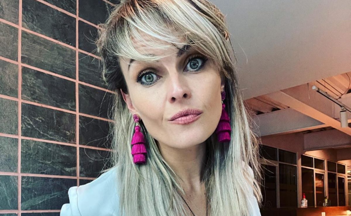 Entre insultos y consignas, la influencer ultraderechista Gloria Álvarez sale de la UNAM: VIDEO