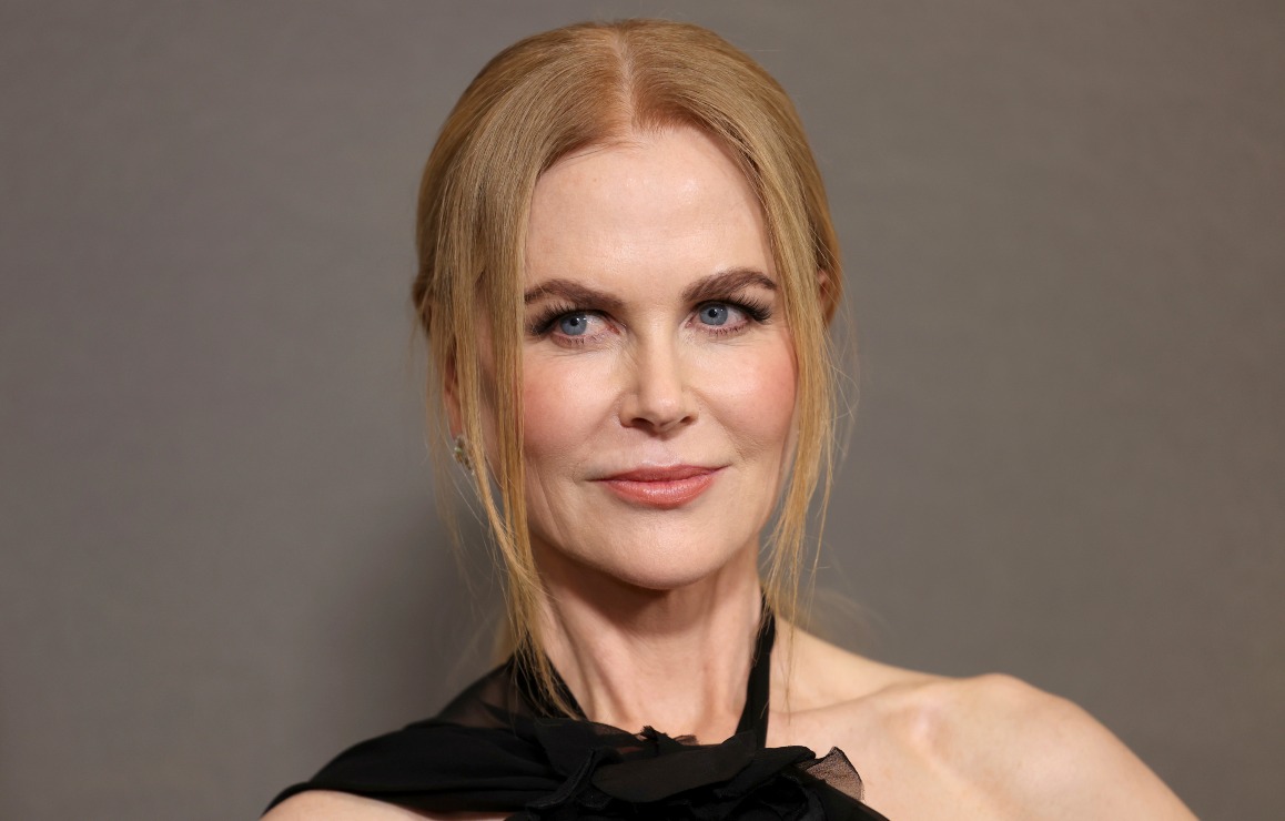 Nicole Kidman y sus impactantes abs en un vestido negro cut out