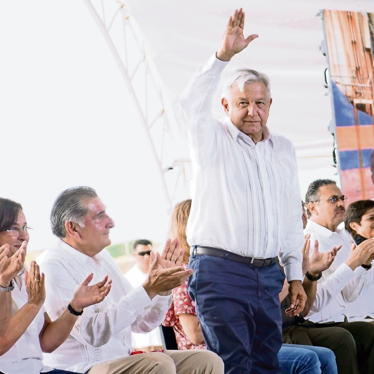 AMLO da banderazo a refinería en Dos Bocas