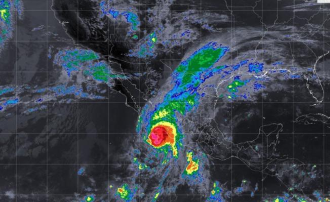 Huracán "Willa" se degrada a categoría 4; es considerado extremadamente peligroso