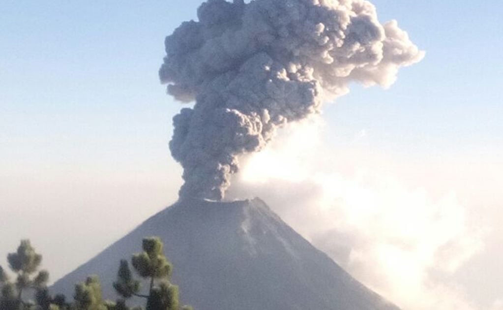 Cae ceniza volcánica en tres municipios de Colima