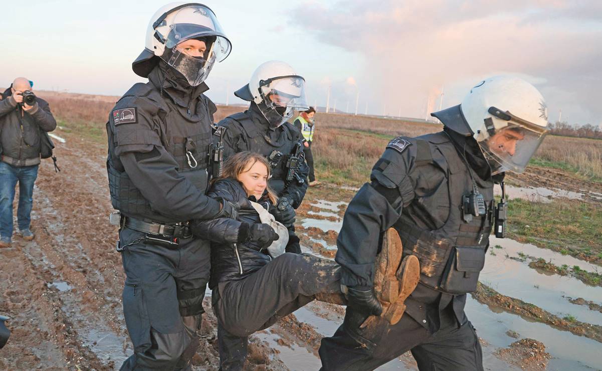 Desalojan a Thunberg tras protesta contra mina en Alemania   