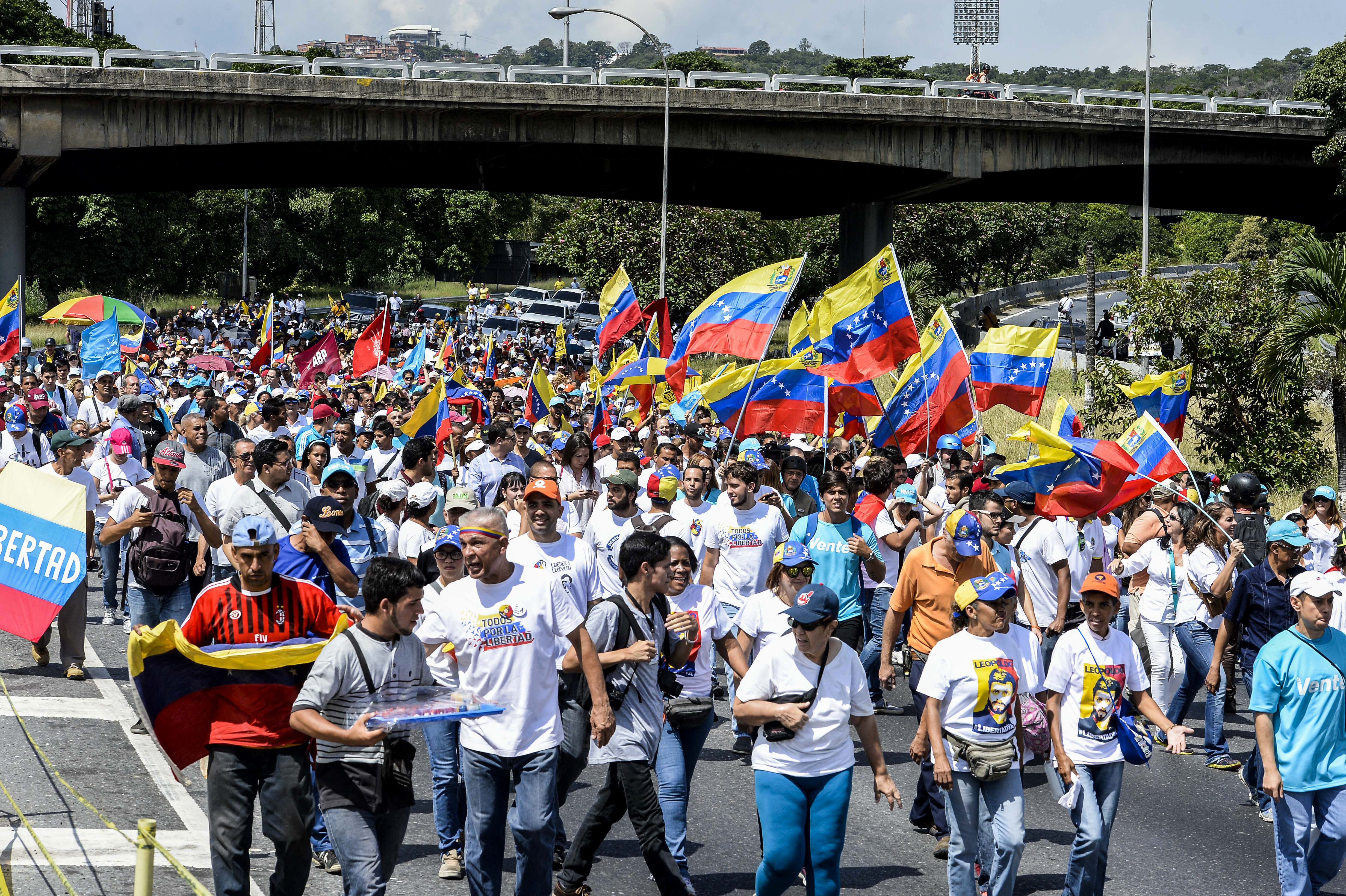 Acuerdan protestas pacíficas en Venezuela en vísperas de diálogo