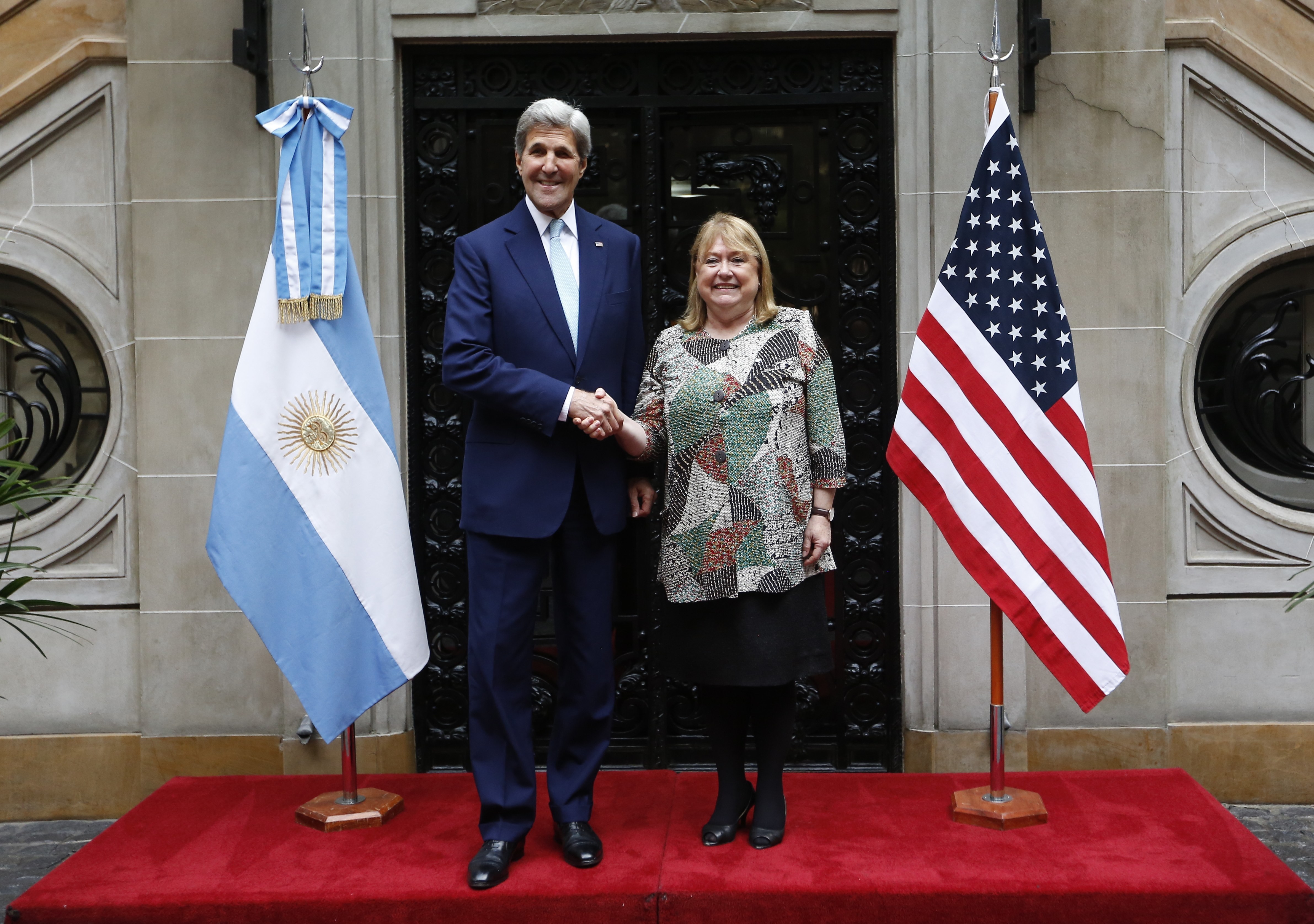 Argentina y EU apoyan regreso de “democracia genuina” a Venezuela