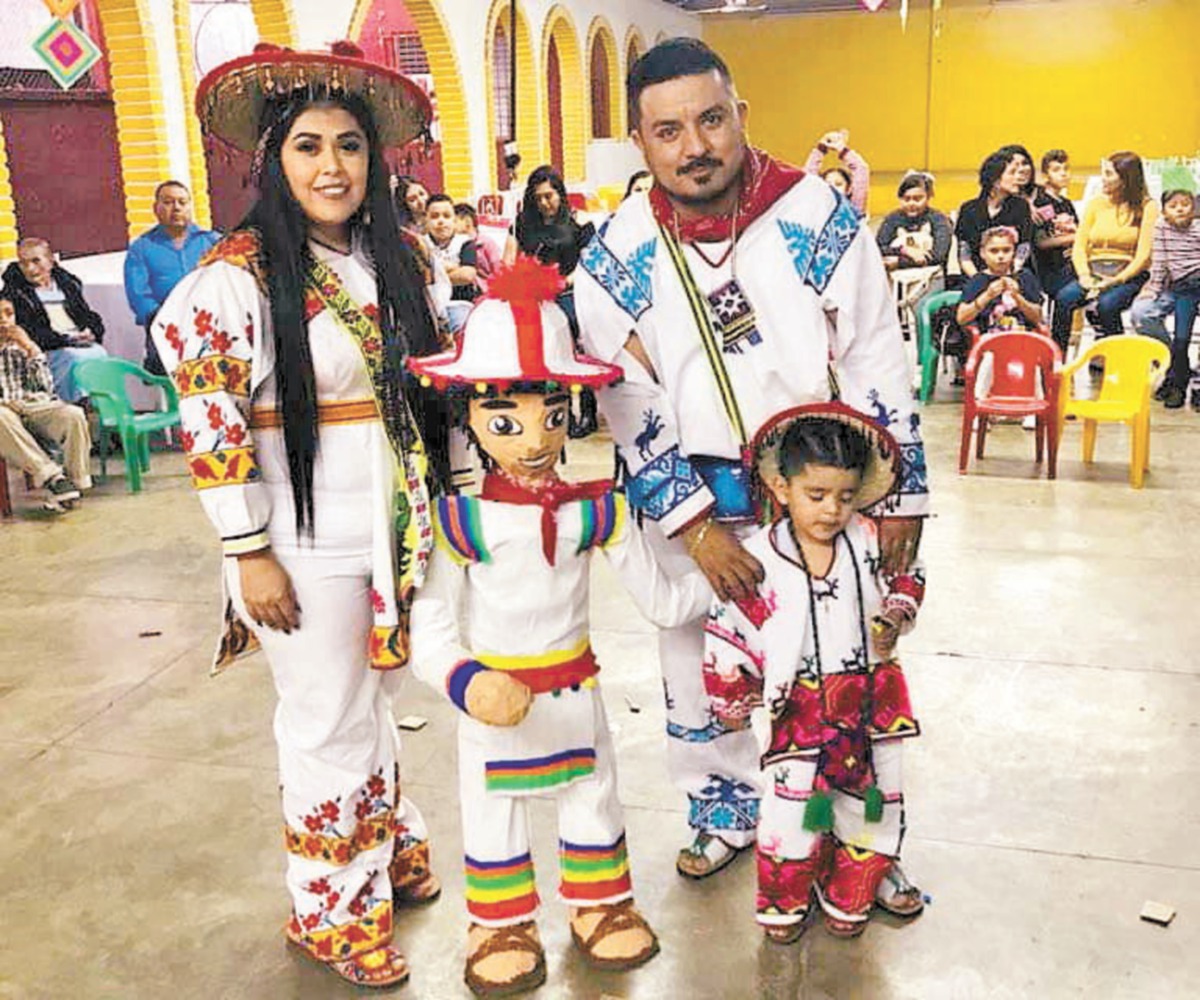 Festejan la vida con identidad huichol