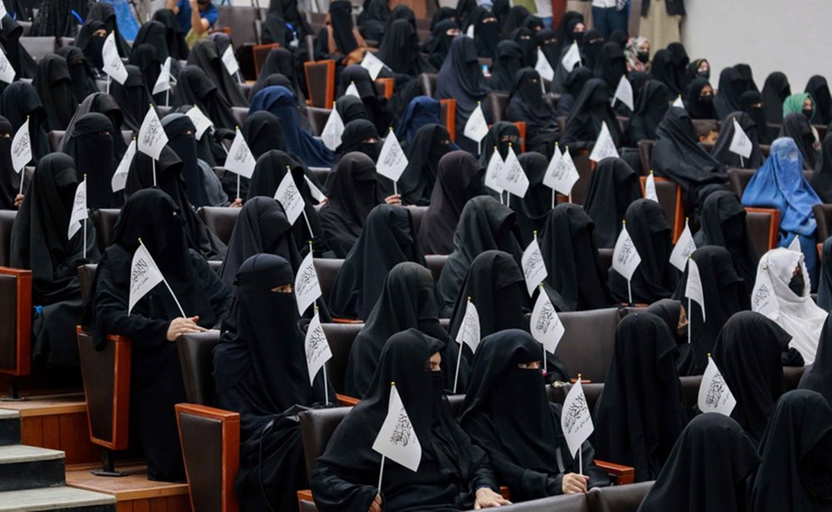 El Talibán anuncia nuevas reglas para las mujeres estudiantes en Afganistán
