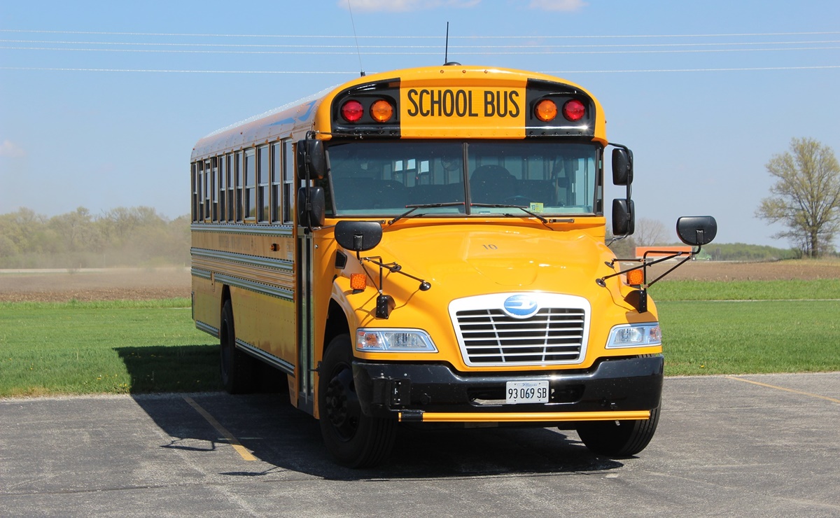 Tragedia en Ohio: Muere un niño y 23 resultan heridos en vuelco de autobús escolar