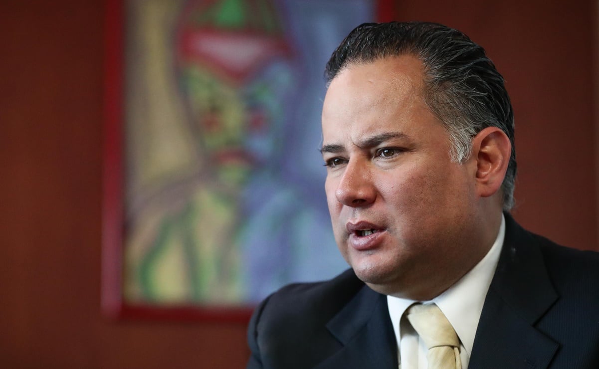 Santiago Nieto permanecerá en la UIF; la lucha contra la corrupción es prioridad, dice 