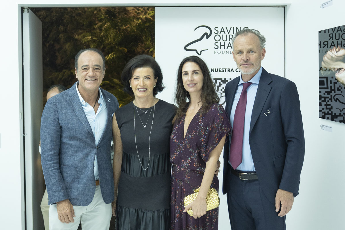 Alejandro Zozaya y Gaby Vargas en subasta para Saving Our Sharks