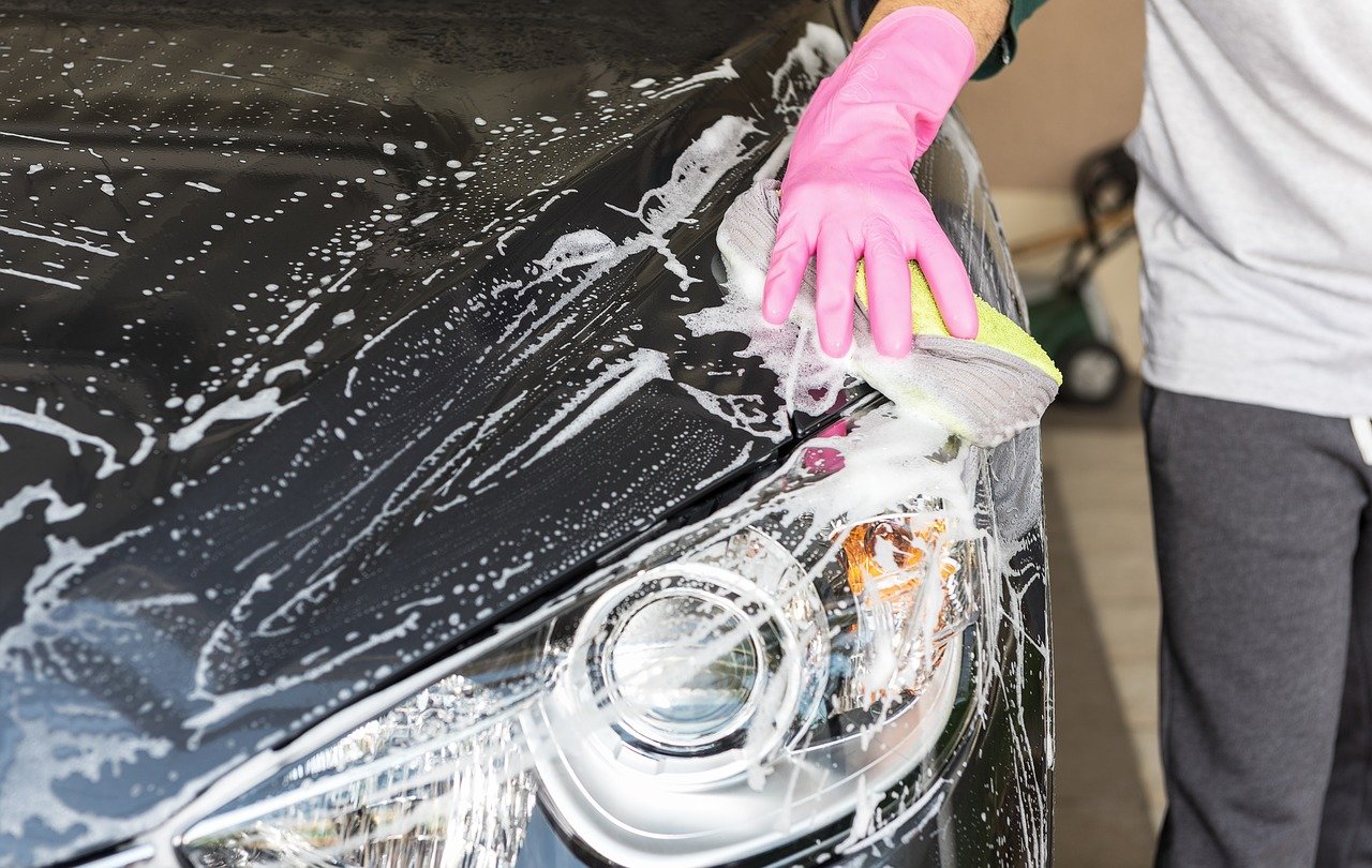 Lava tu carro sin rayarlo 