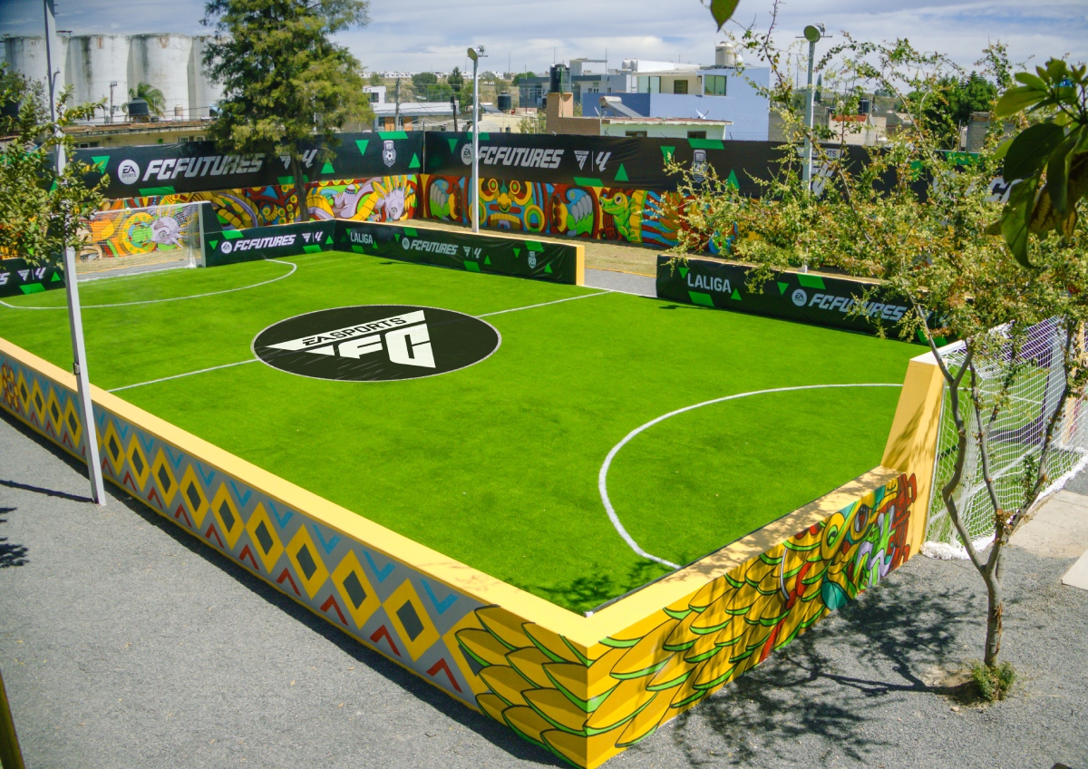 EA Sports y LALIGA inauguran cancha de futbol en Jalisco