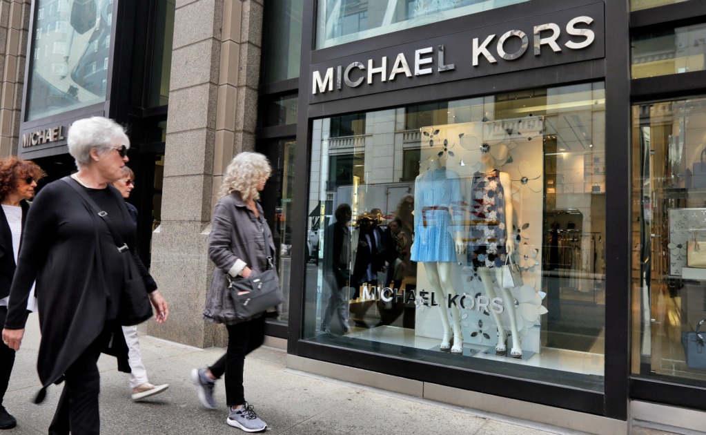 Michael Kors cerrará hasta 125 tiendas en los próximos dos años