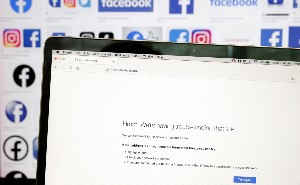Facebook descarta ataque tras falla de seis horas; datos de usuarios no están en peligro, dicen 