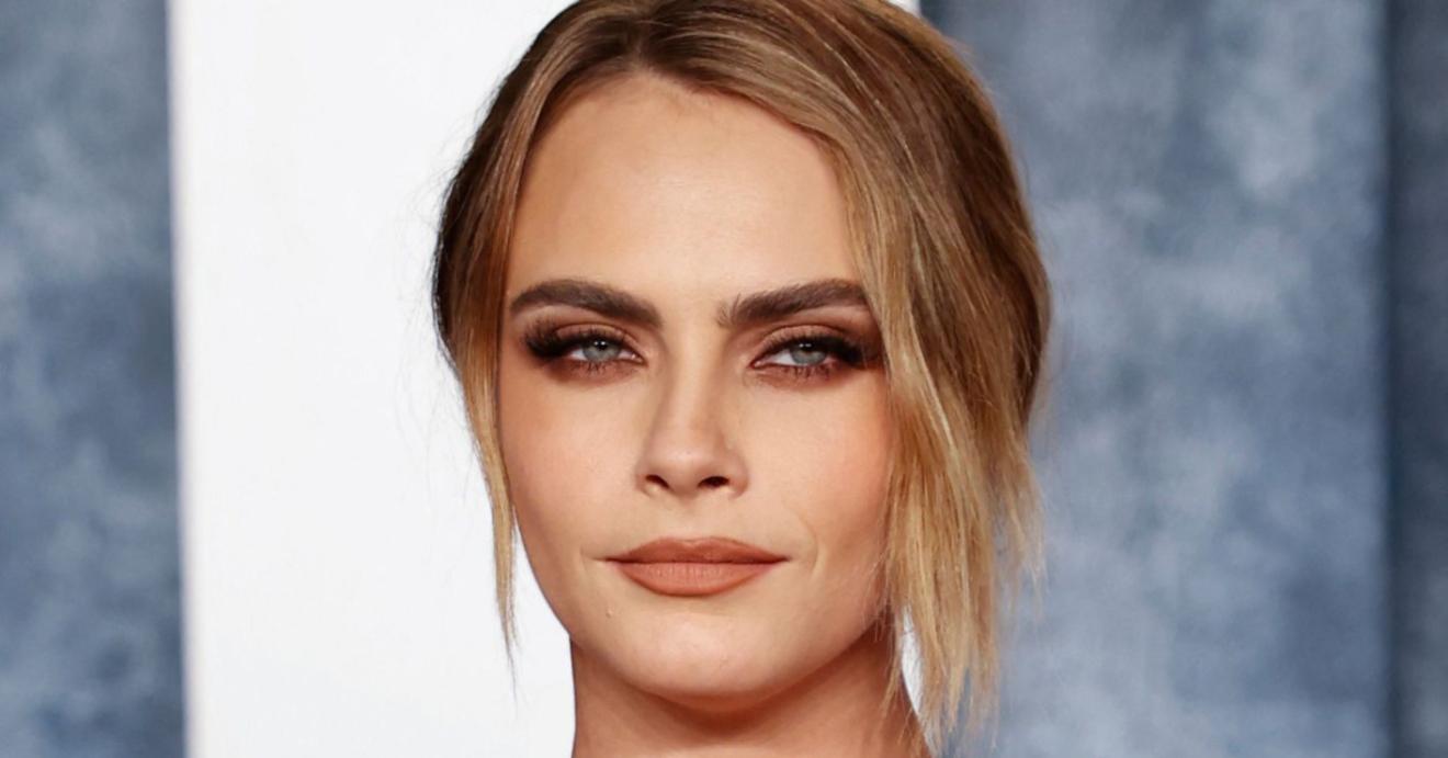 Cara Delevingne modela el jumpsuit biodegradable de Stella McCartney