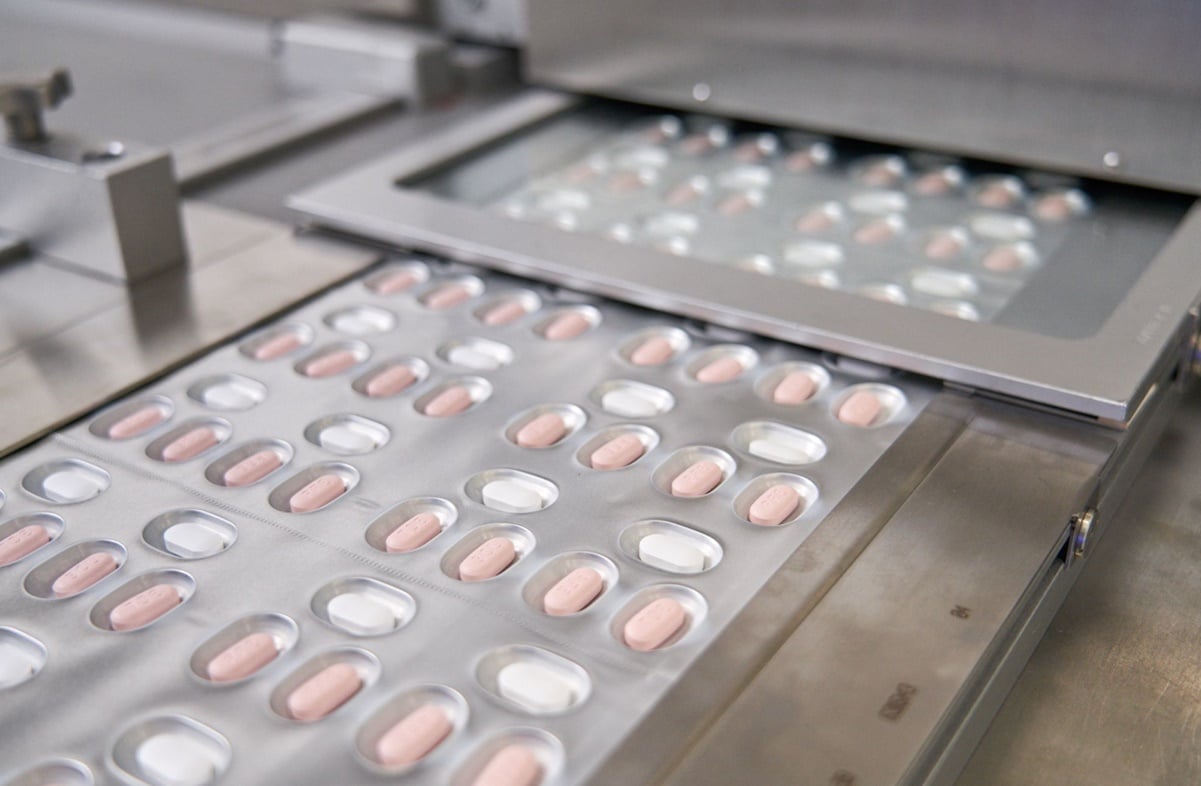 AstraZeneca ya tiene medicamento antiCovid: con eficacia de 83% y duración de seis meses