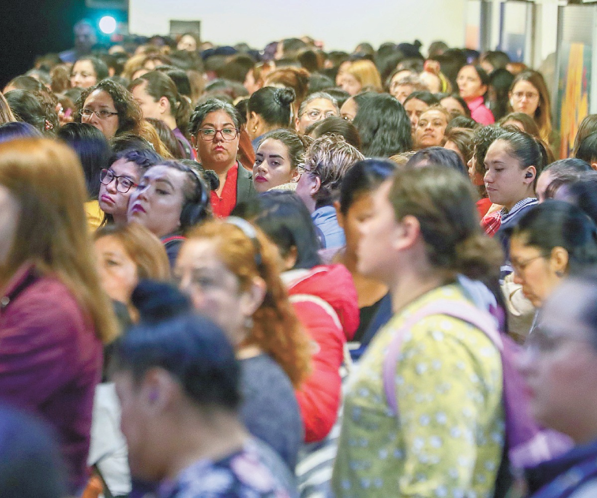 Recobra vida el país con la presencia de ellas