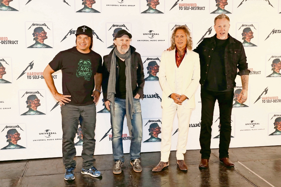 Metallica calla sobre política