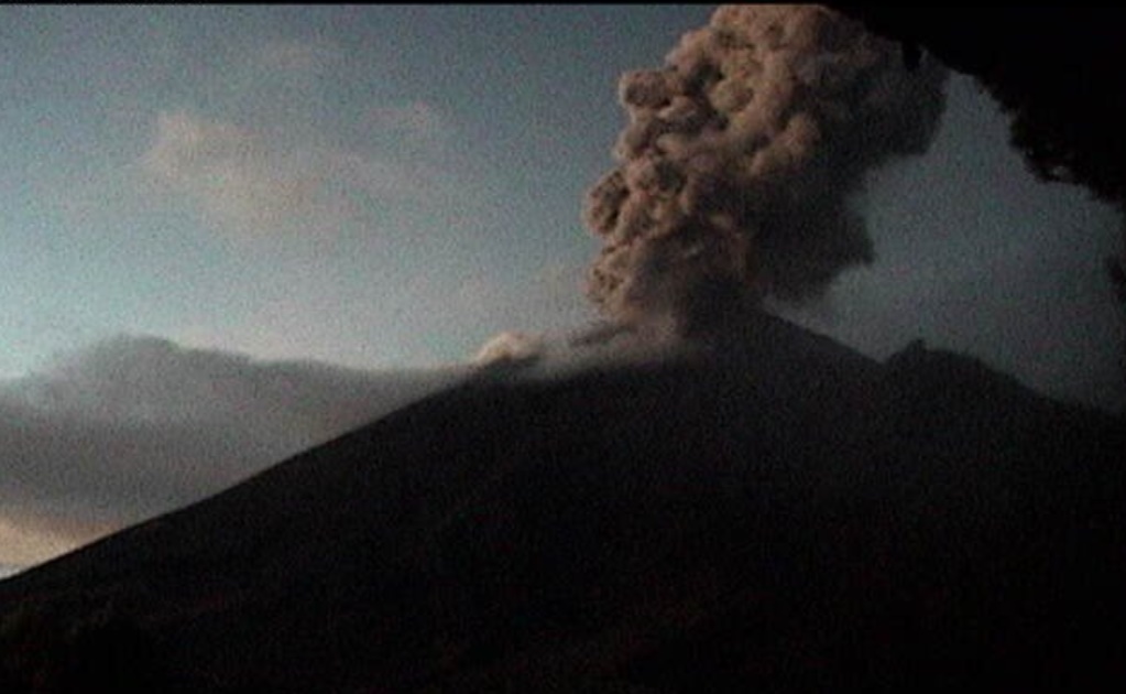 Reportan caída de ceniza del Popocatépetl en 5 municipios del Edomex