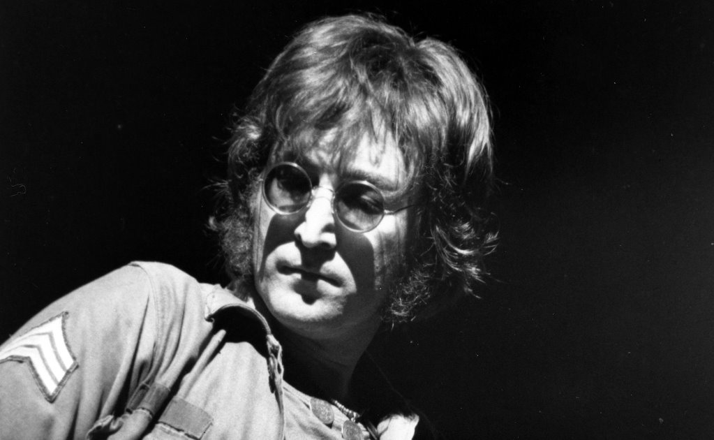 Muerte de John Lennon: lo celebran con flores, manzanas y música