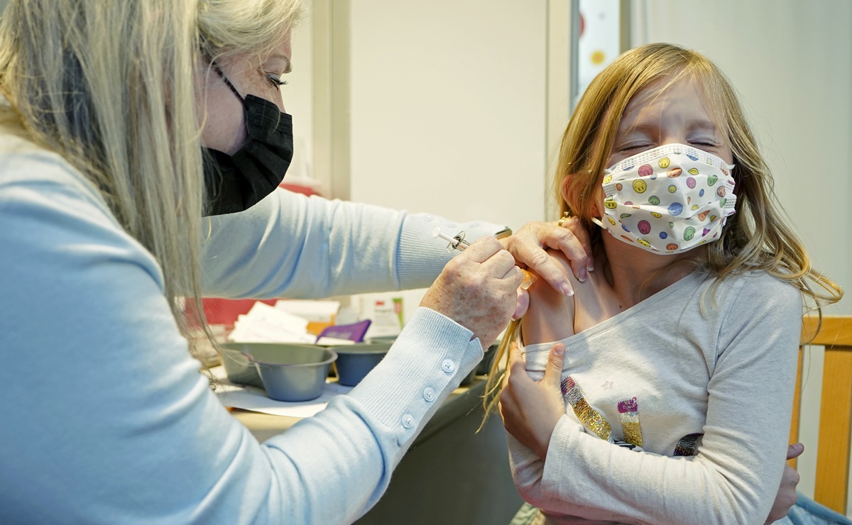 Los efectos de la vacuna de Pfizer-BioNTech para niños, según la Clínica Mayo