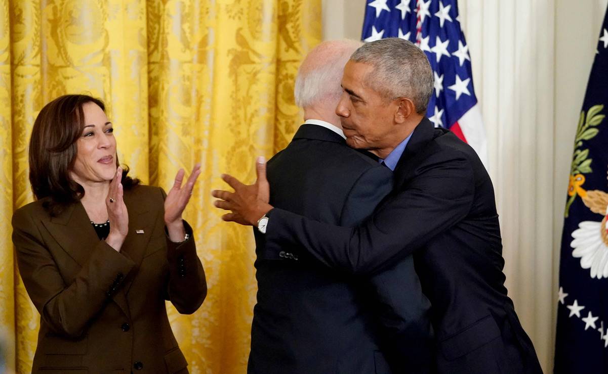 Obama agradece al presidente Biden su "vida de servicio al pueblo estadounidense"