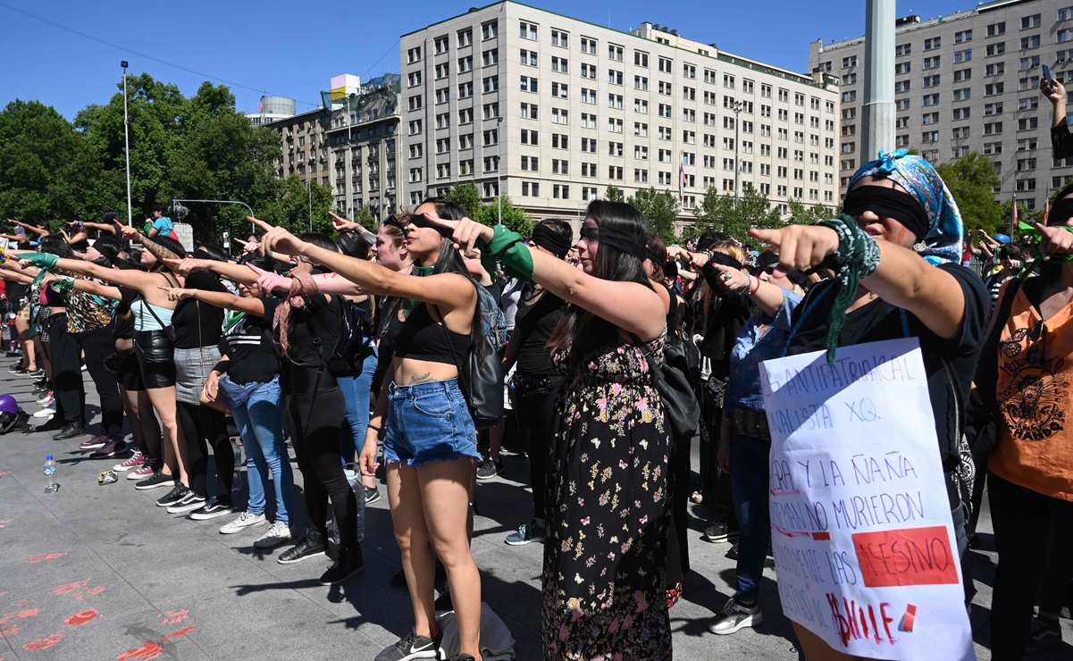 "El violador eres tú", el potente mensaje feminista que llena las calles de Chile