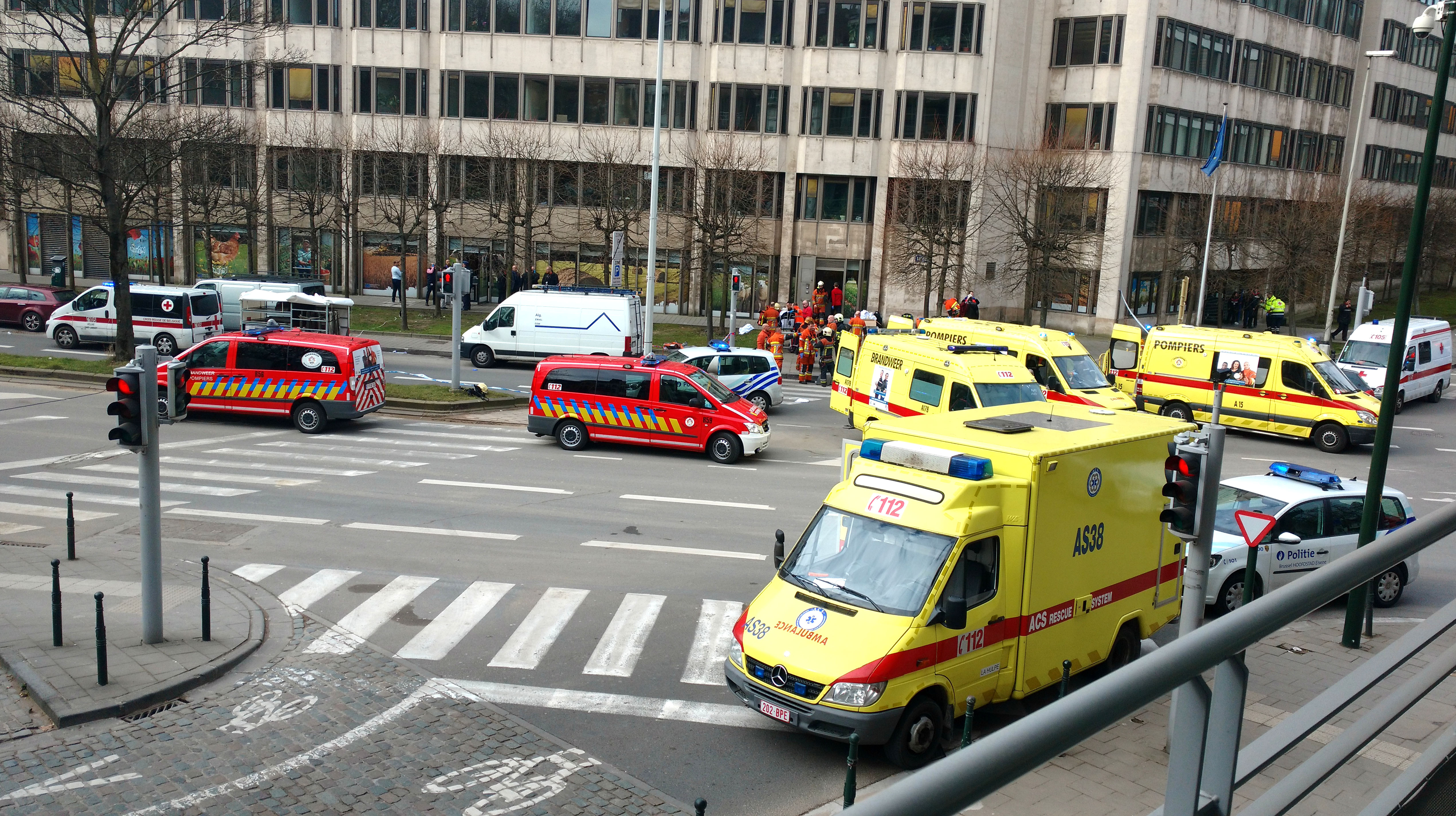 Fiscal: Ataque suicida, explosiones en aeropuerto de Bruselas