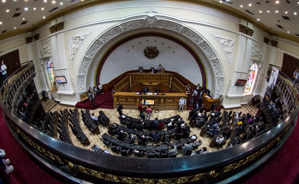 Parlamento de Venezuela desconoce bases para Constituyente de Maduro