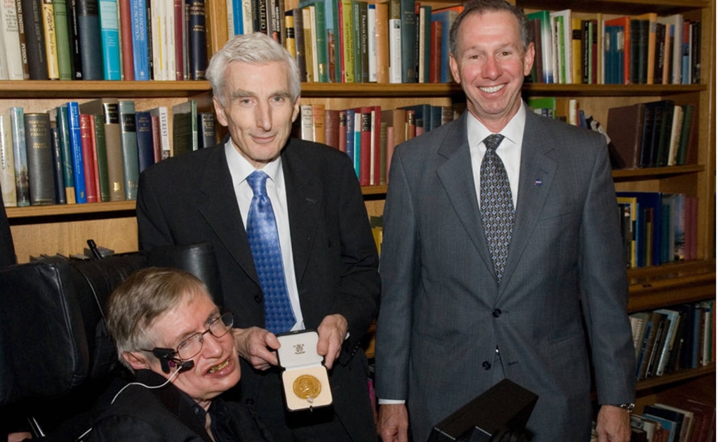 Destaca Foro Consultivo a Stephen Hawking como gran generador de ideas