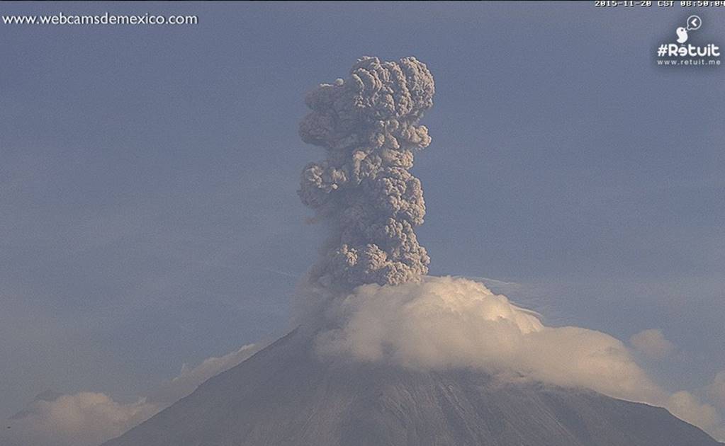 Volcán de Colima emite exhalación de 2.6 km
