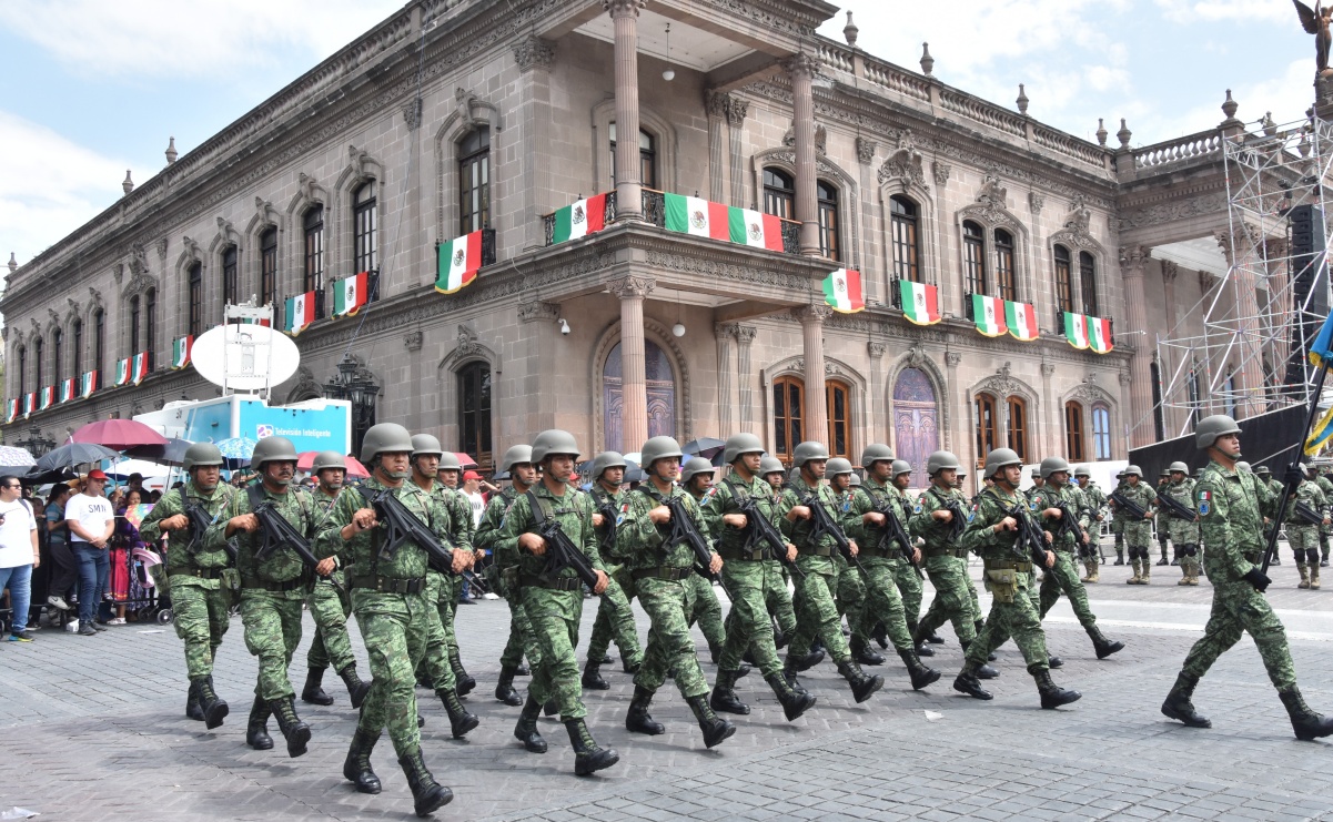 Así disfrutaron en todo México del desfile cívico militar por el 213 aniversario del inicio de la Independencia