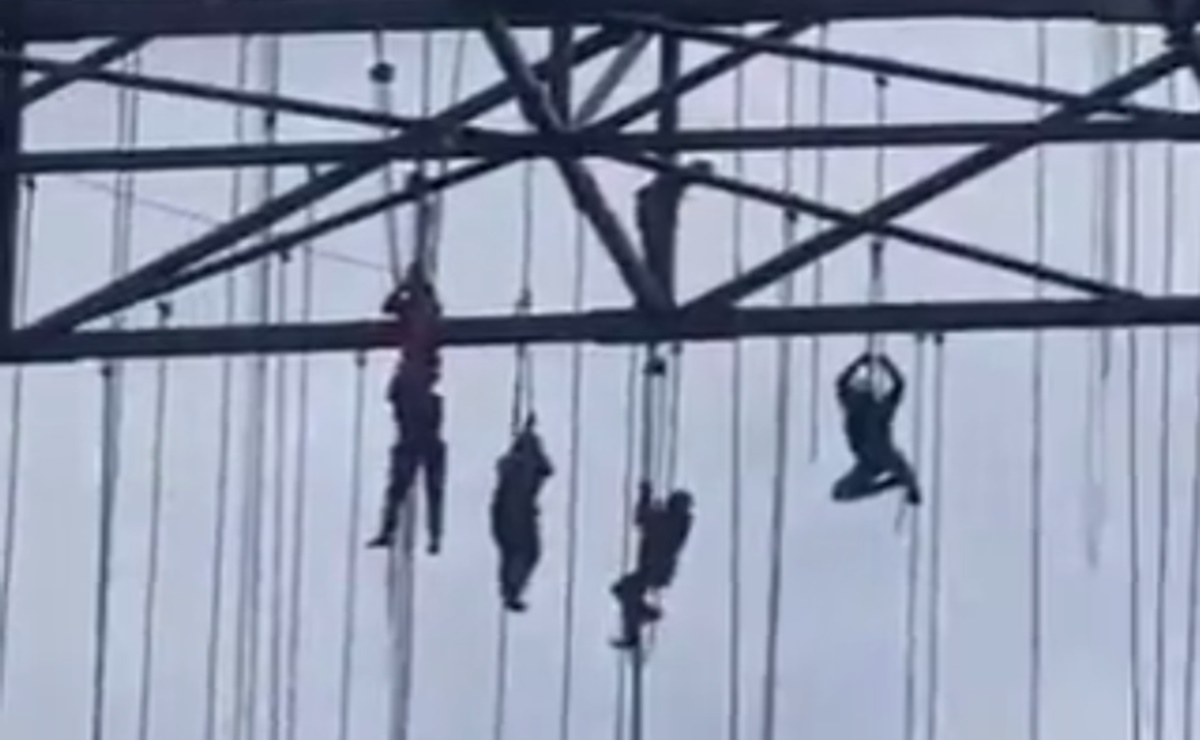 VIDEO Obreros quedan colgando a 140 metros de altura en una obra en Brasil; uno falleció