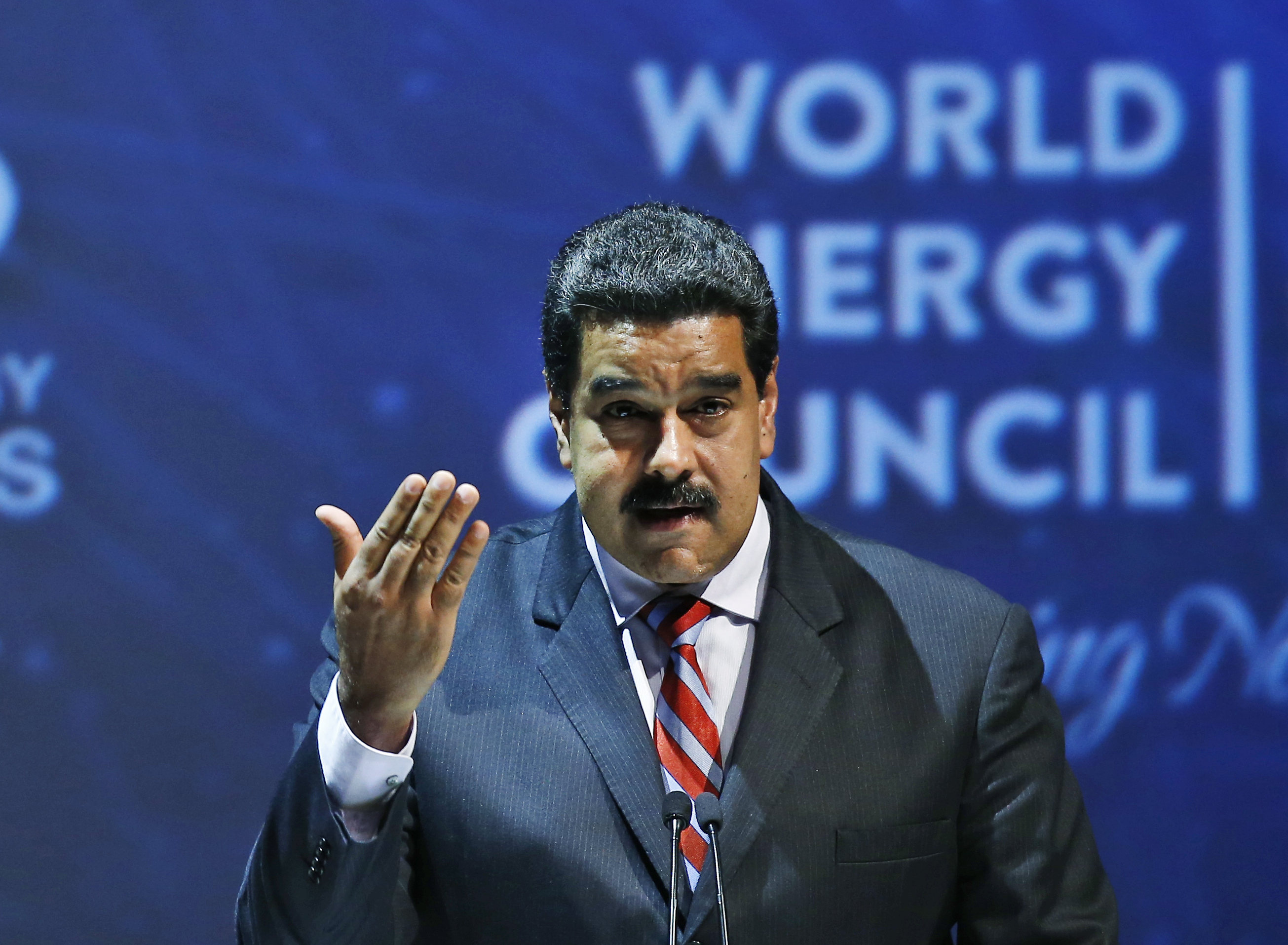 Autorizan a Maduro decidir presupuesto sin control legislativo