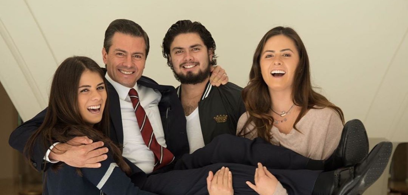  Alejandro Peña, Paulina Peña y Nicole Peña Pretelini felicitan a su papá, Enrique Peña Nieto, en su cumpleaños