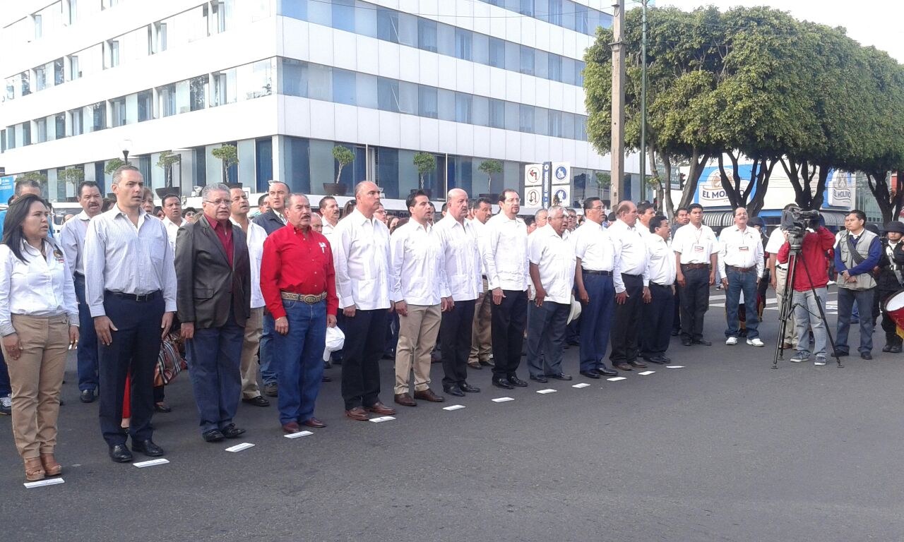 Encabeza Calzada desfile por el Día del Trabajo