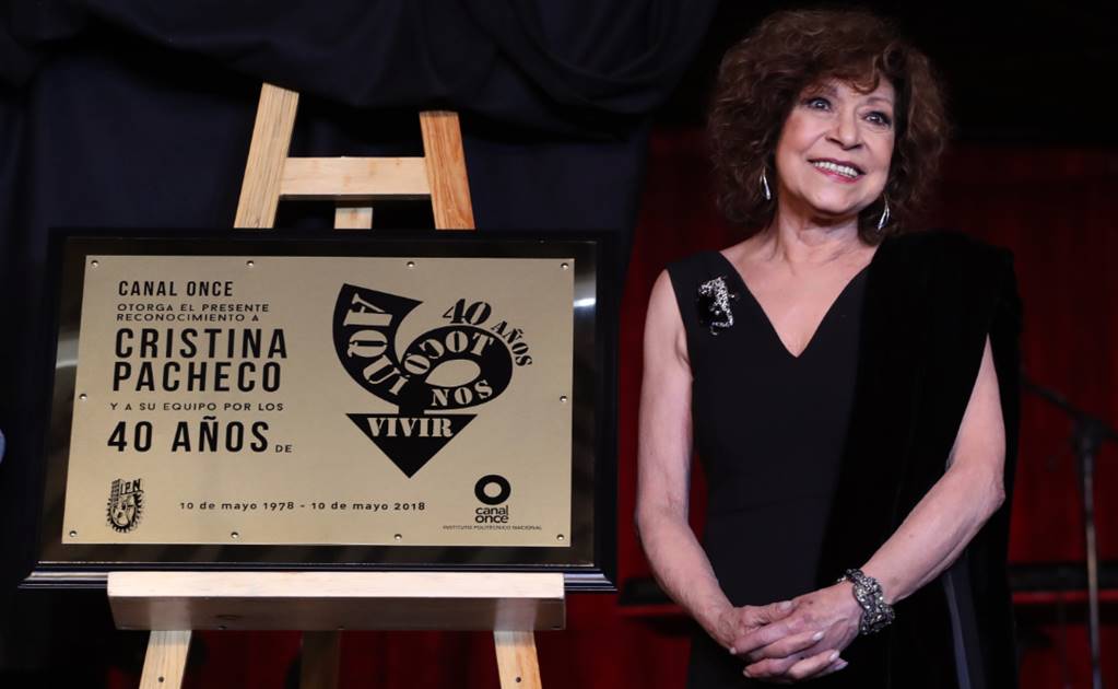 Los premios que recibió Cristina Pacheco de manos de políticos