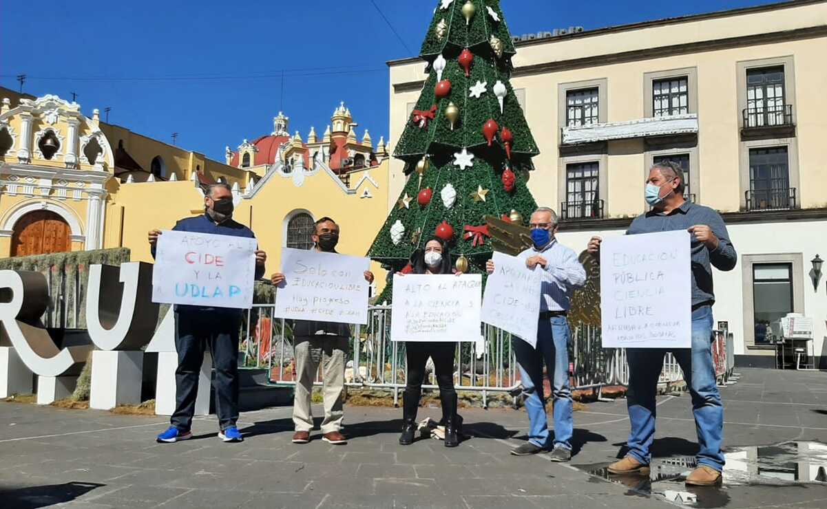 Desde Veracruz muestran apoyo al CIDE y a la UDLAP